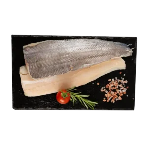 Filet z miruny – delikatne, białe mięso o łagodnym smaku, idealne do smażenia, pieczenia i gotowania na parze